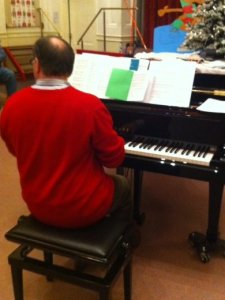 Maurice_von_hinten_am_Klavier_PETRA_Jan2013